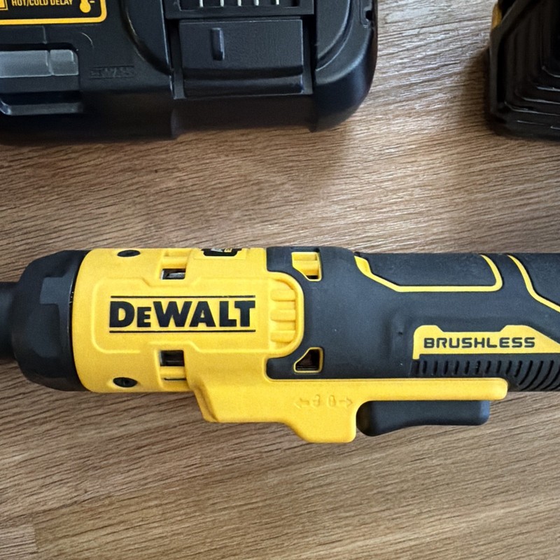 DEWALT DCF512 ATOMIC 20V MAX 1/2” Drive Ratchet, 5.0 Battery & Charger Open Box gallery