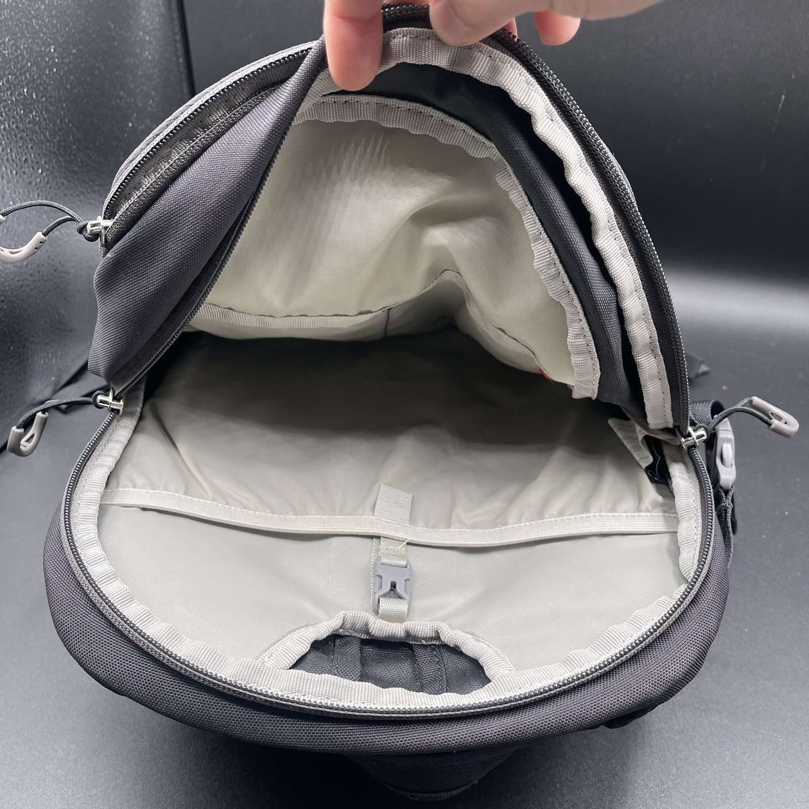 Osprey Daylite Pack / Hydration Backpack Airscape - Black - Great Condition! 4