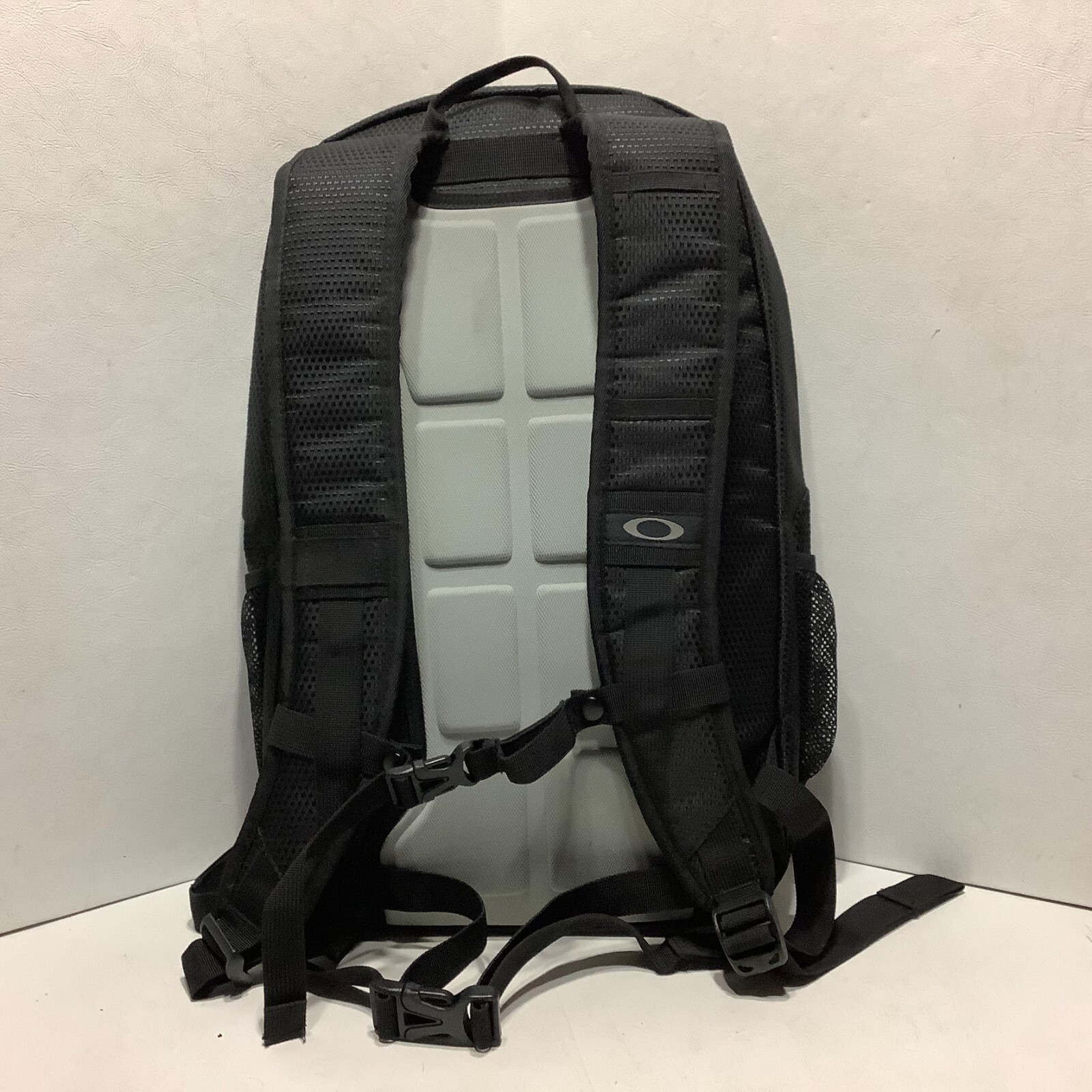 Oakley #92604 Backpack Black Labatt Blue Imported Embordered Front 18" x 12" 5