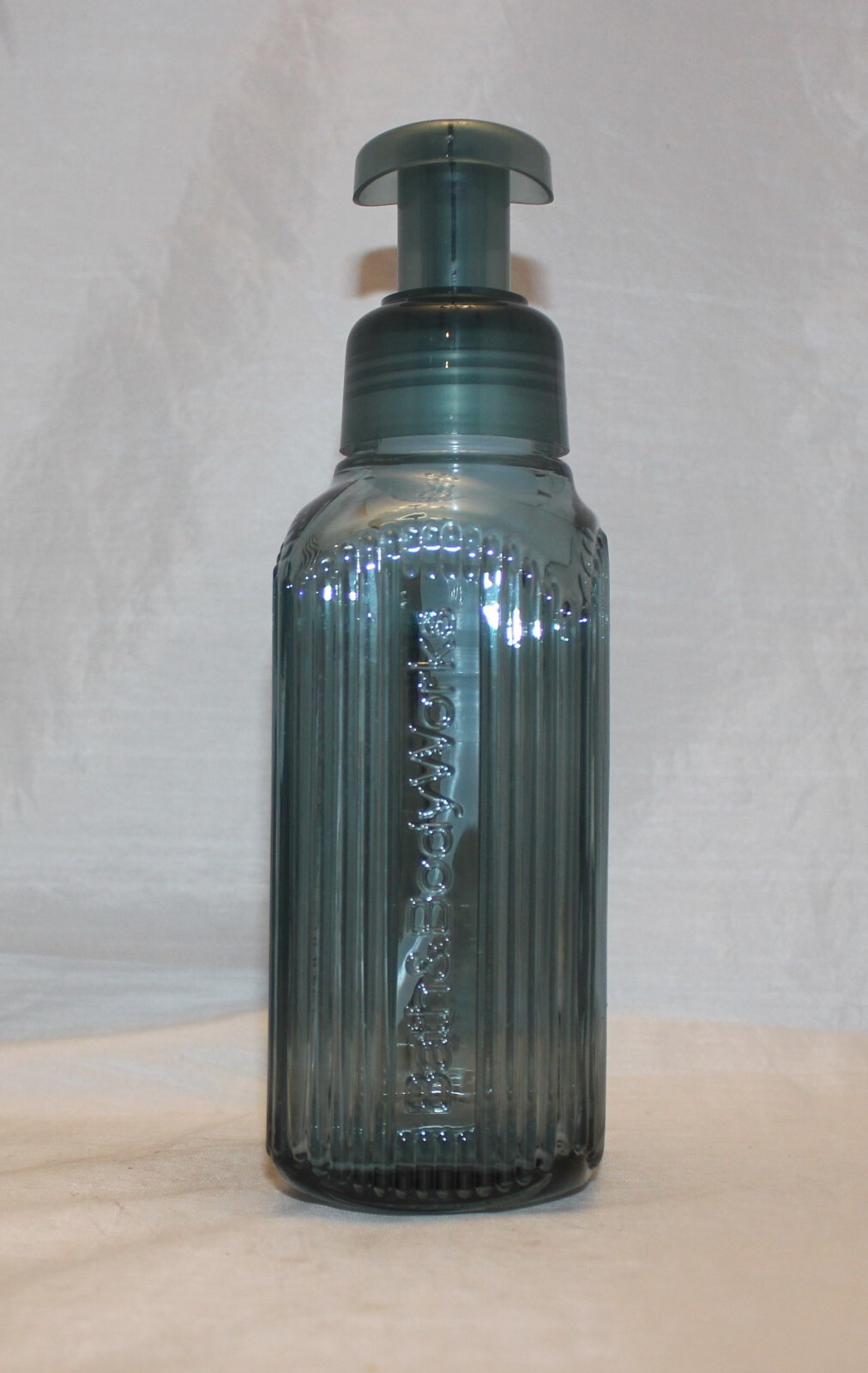 Bath & Body Works Gentle & Clean Foaming Hand Soap Dispenser - Teal Green Glass gallery