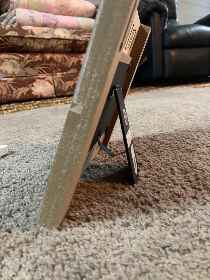 8Photo frame. Holds 4x6 picture. Overall size as shown in pictures. gallery