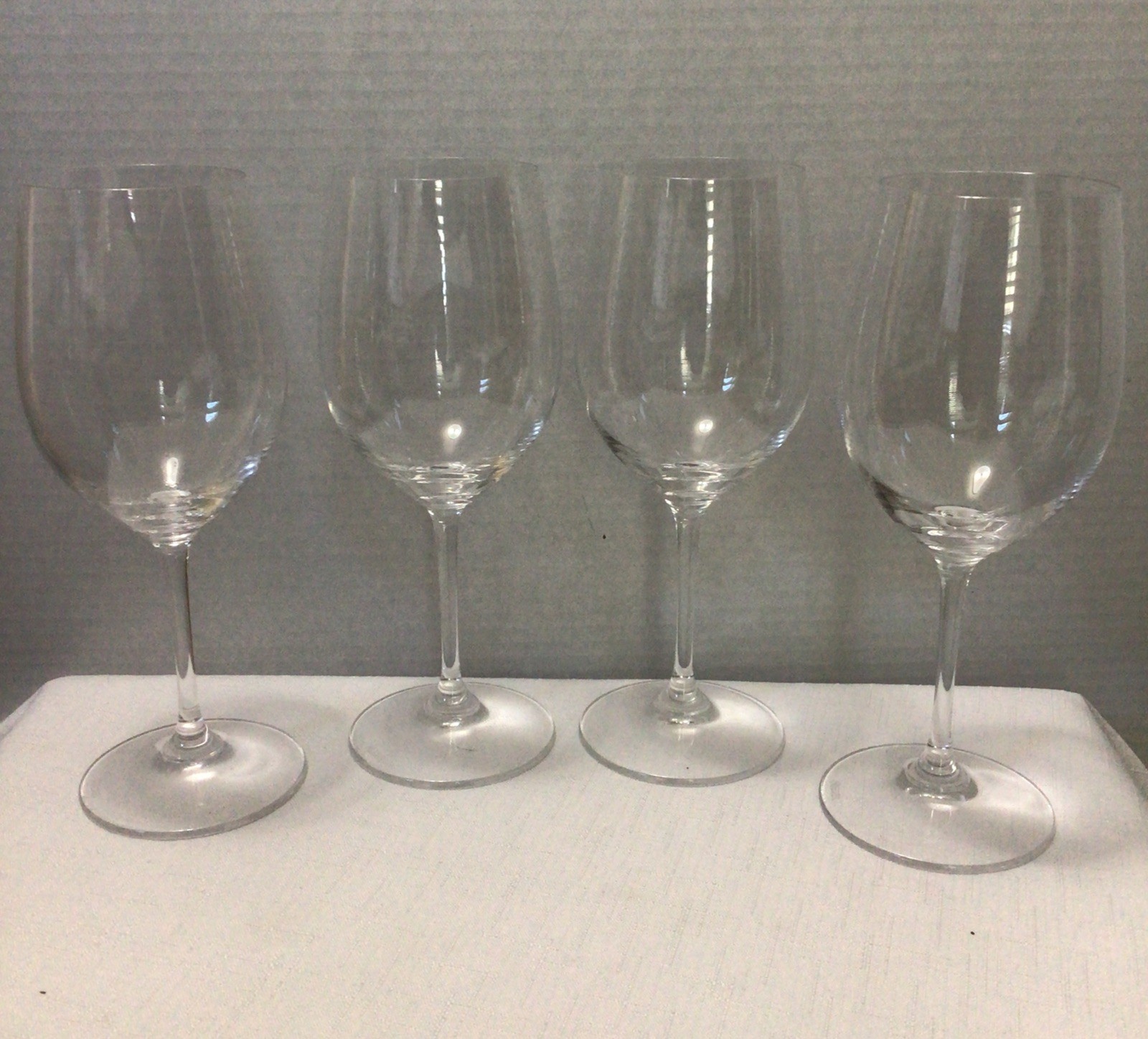 Riedel Crystal wine glasses 8 Inch tall Holds 11 ounces Set Of 4 EUC gallery