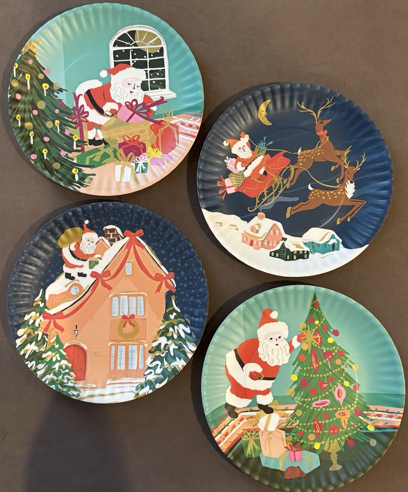 Set 4 - 180 Degrees SANTA Christmas “paper” Plates, Melamine BPA Free, 8.5 Inch gallery