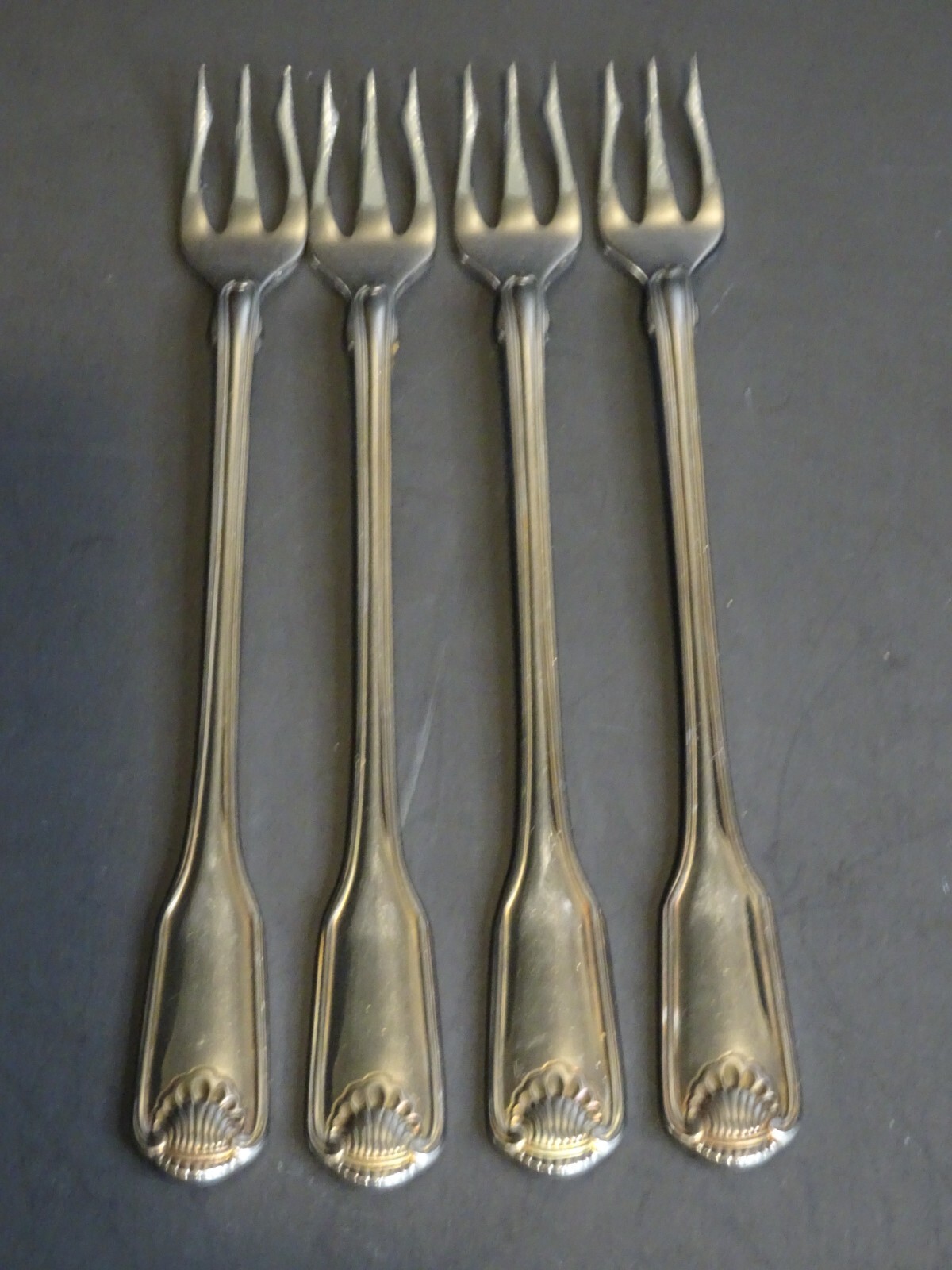 Oneida CLASSIC SHELL Stainless Flatware Silverware 4 Cocktail Seafood Forks Cube gallery