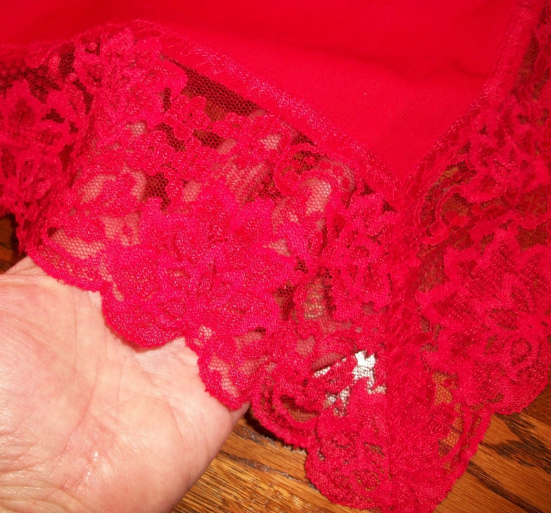 RED COTTON BLEND 90X59 TABLECLOTH TABLE COVER~3.5" RED LACE EDGING~NO TAGS~ gallery