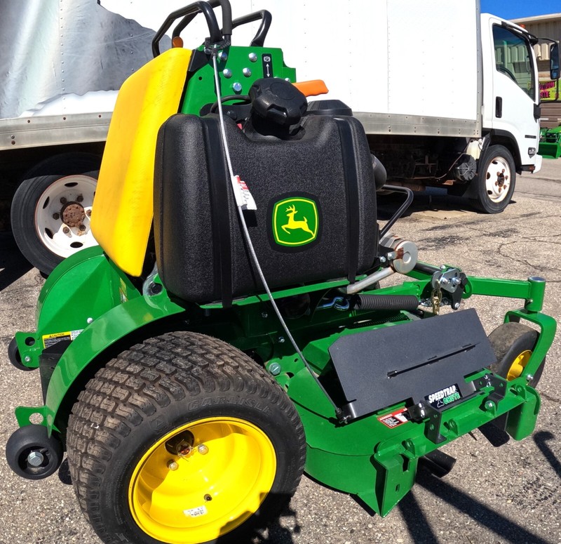 Speedtrap® Chute Blocker John Deere® QuikTrak® 652R series 52" No drilling gallery