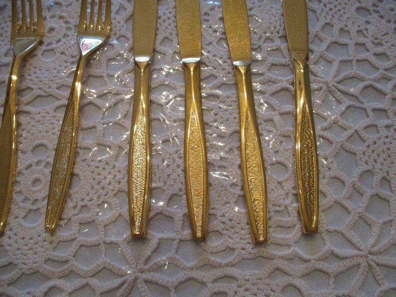 CUSTOM DESIGN STAINLESS JAPAN FLATWARE MIXED LOT SET GOLDPLATED-19 Pieces gallery