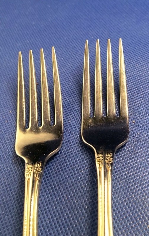 Pair of Oneida (SSS) BOURBON pattern stainless dinner forks 7 1/4" gallery