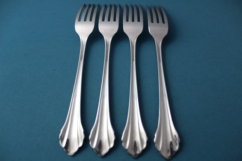 Oneida Community CLARETTE Dinner Forks (Set of 4) Stainless 7 3/4" gallery