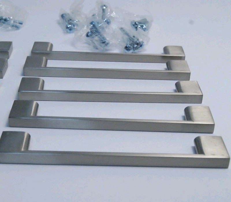 Jeffrey Alexander Cabinet Pull 5" Polished Nickel Sutton 10 Pack gallery
