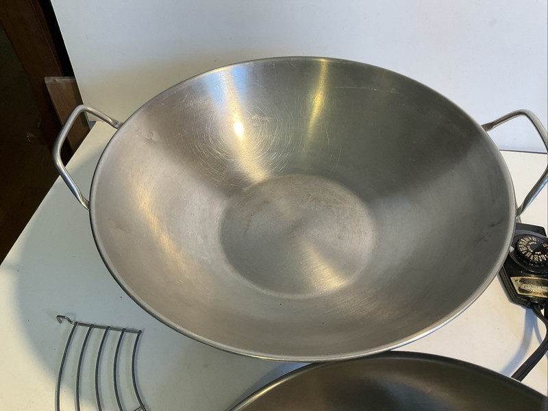 Vintage Farberware Electric Wok Model #303 With Rack Power Cord gallery