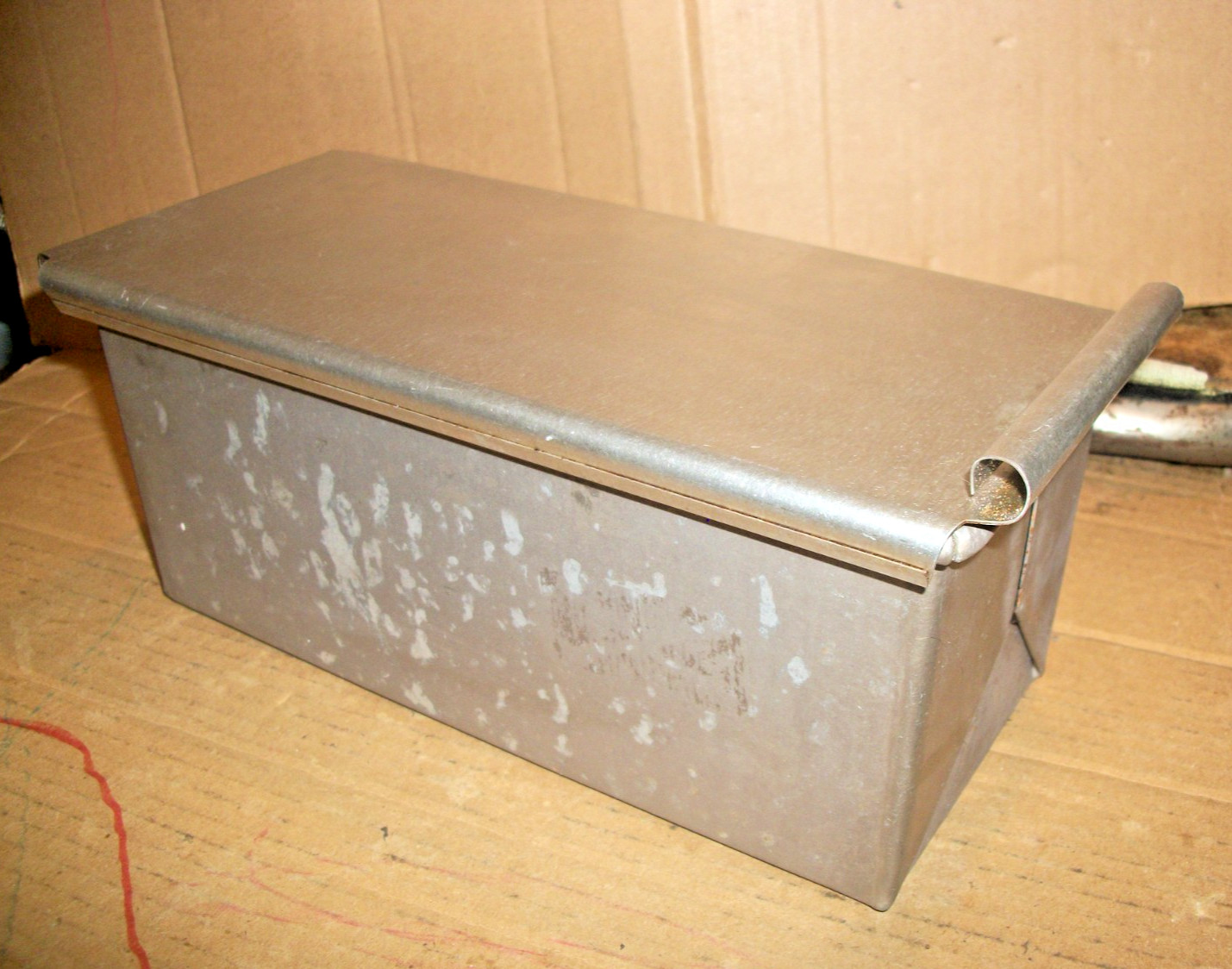 Thick Folded Steel Bread Loaf/Meatloaf Cake Pan With Sliding Lid gallery