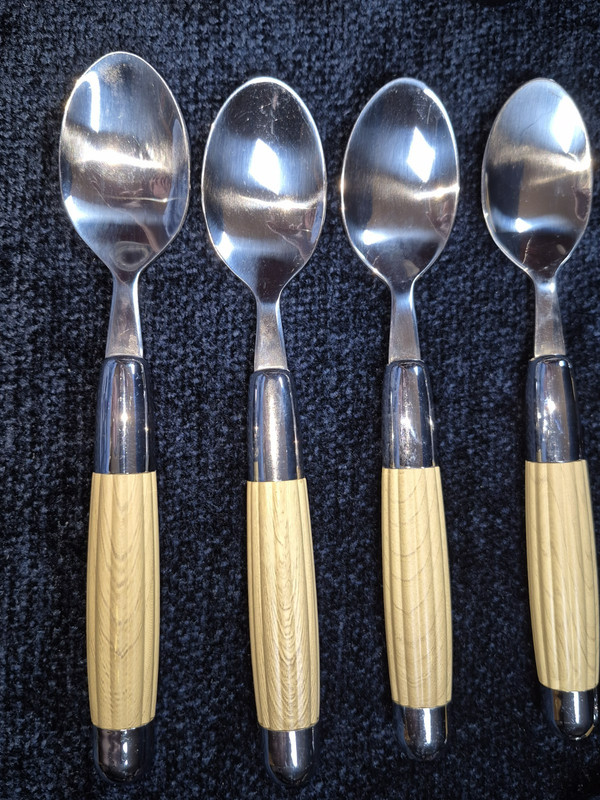 Oneida 4 Place Settings SS 20 Pcs Silver Bands Ribbed Rounded Wood? Handles NEW? gallery