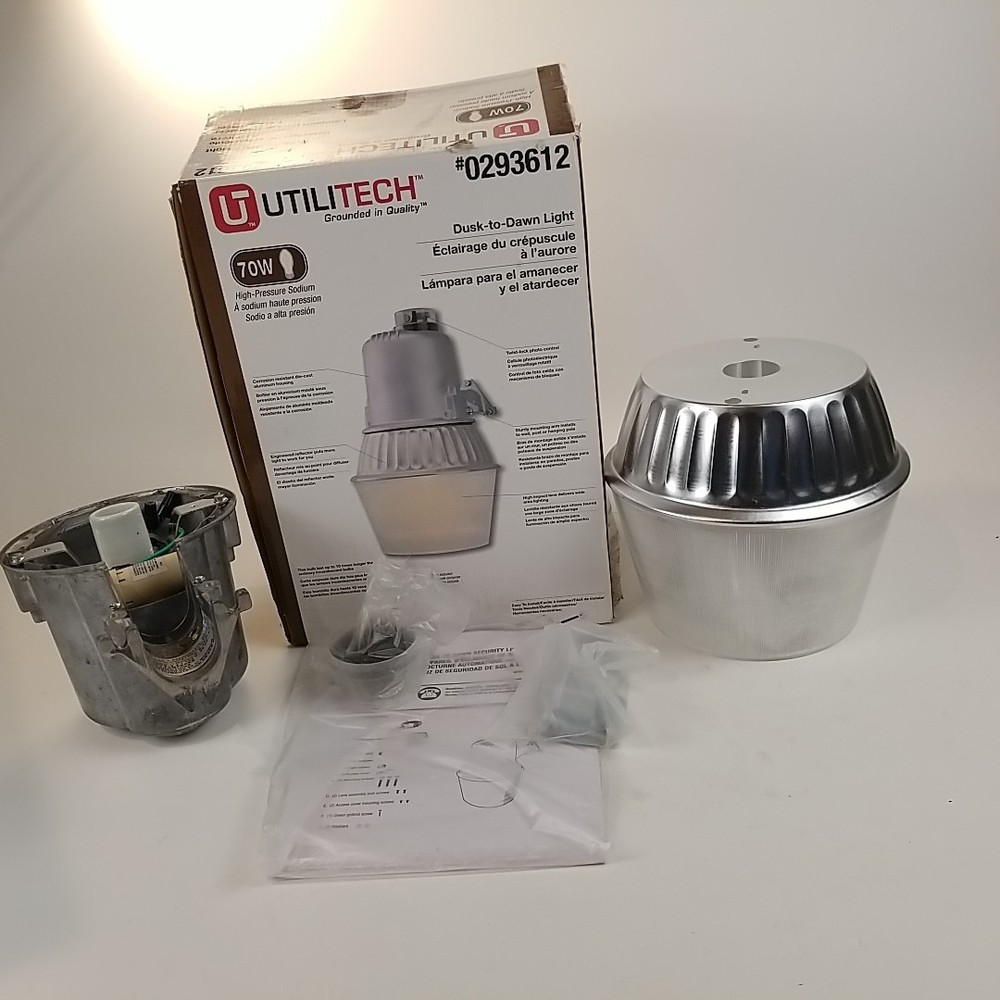 Utilitech Dusk 2 Dawn Non Motion Security Light 70 Watt High pressure 0293612