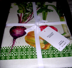 WILLIAMS SONOMA GARDEN VEGETABLE TABLECLOTH 100% COTTON 70X108 INCHES NEW W/TAGS