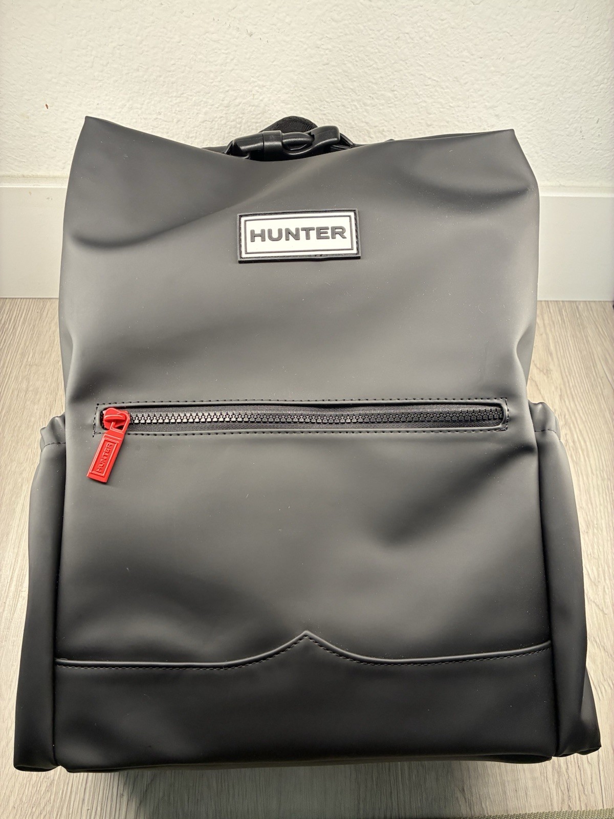 HUNTER Top Clip Backpack Smooth Black with Red Zipper 3
