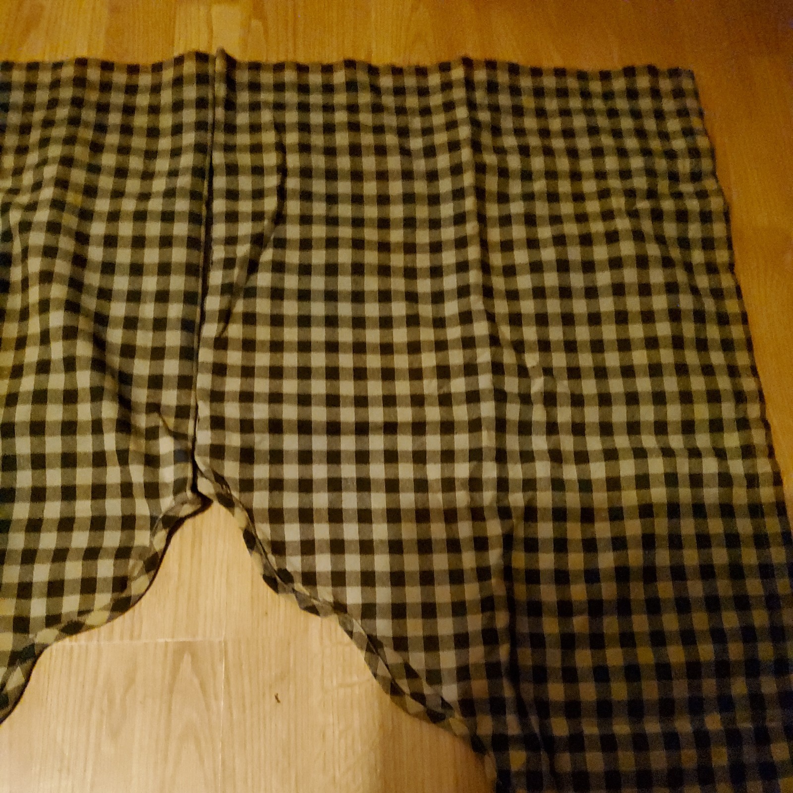 Nancy’s Nook Primitive Country BLACK & TAN CHECK SWAGS 38" WIDE By 36" longest gallery