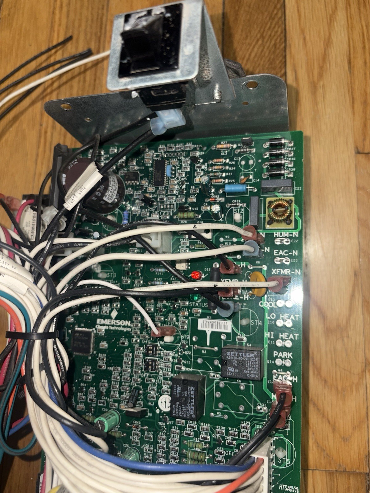 Emerson Furnace Control Board AUH2C100A9V4VAC 50V54-507-90 w/ Wiring & Bracket gallery