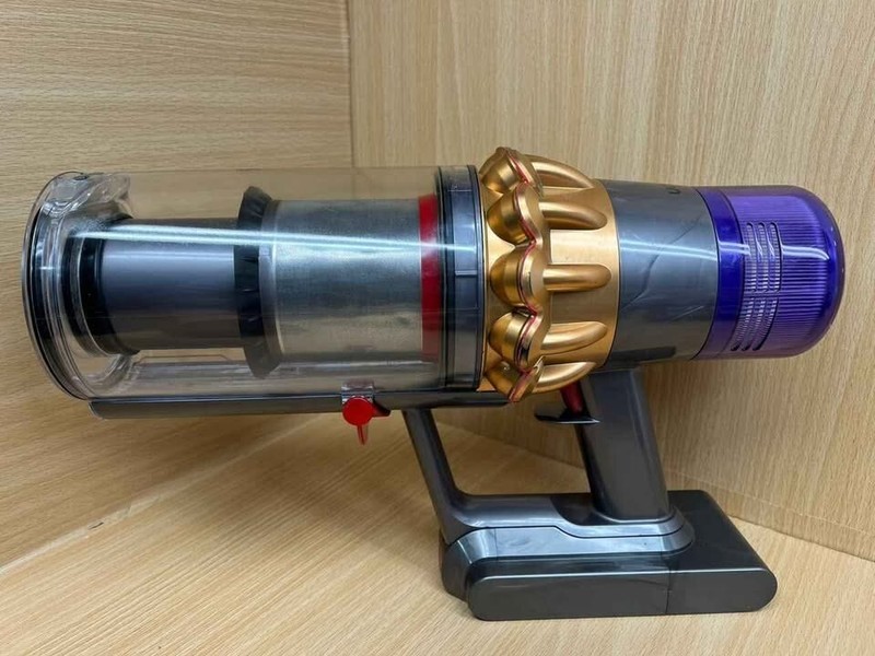 Dyson V15 Detect Cordless Stick Vacuum Cleaner with Extra Attachmnets gallery
