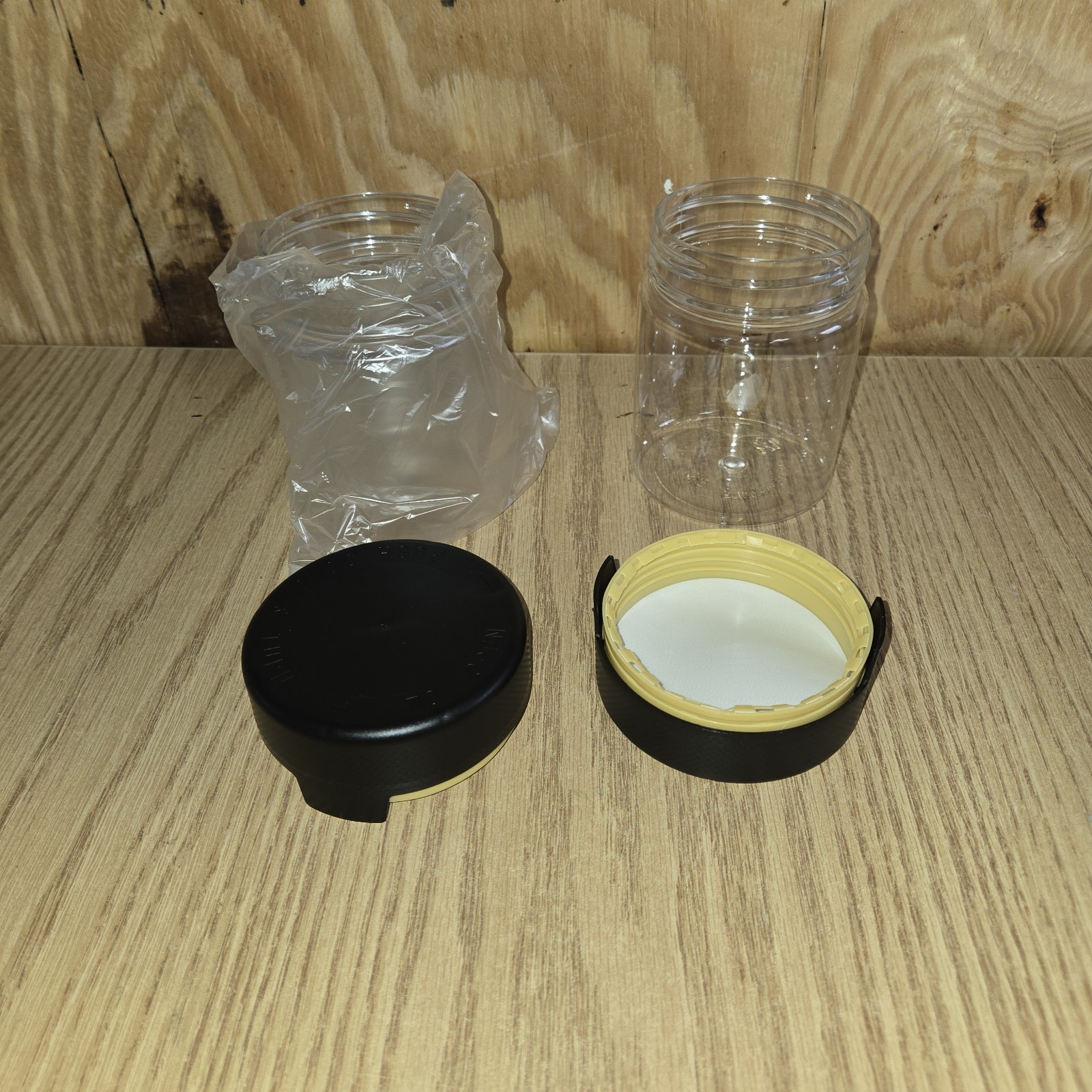 Chubby Gorilla CGAC1 18.50 Container Lot Of 4 Nwot Great Kush Container gallery