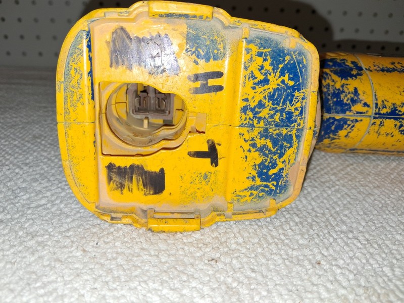 Dewalt DW938 Type 3 18V Reciprocating Saw and 2 Dewalt DC9096 Battery Packs gallery