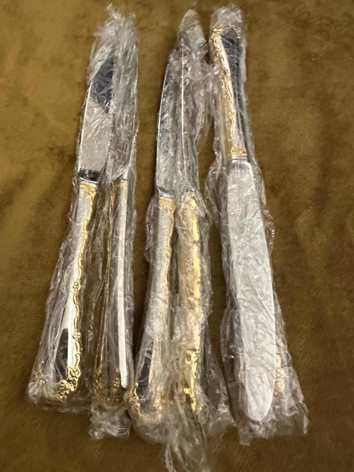 (6) DINNER KNIVES Oneida Community GOLDEN BELLE ROSE Stainless Flatware gallery