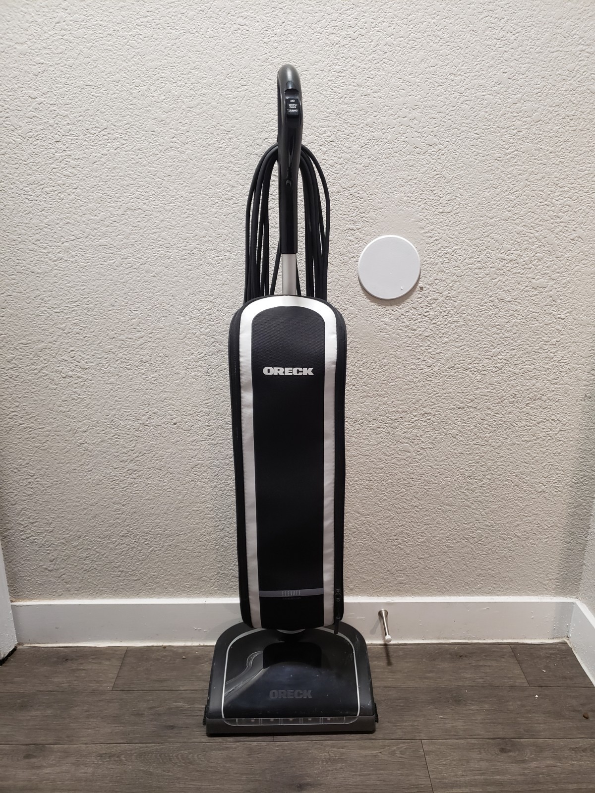 Oreck Elevate Command UK30200PC Bagged Upright Vacuum Lightweight gallery
