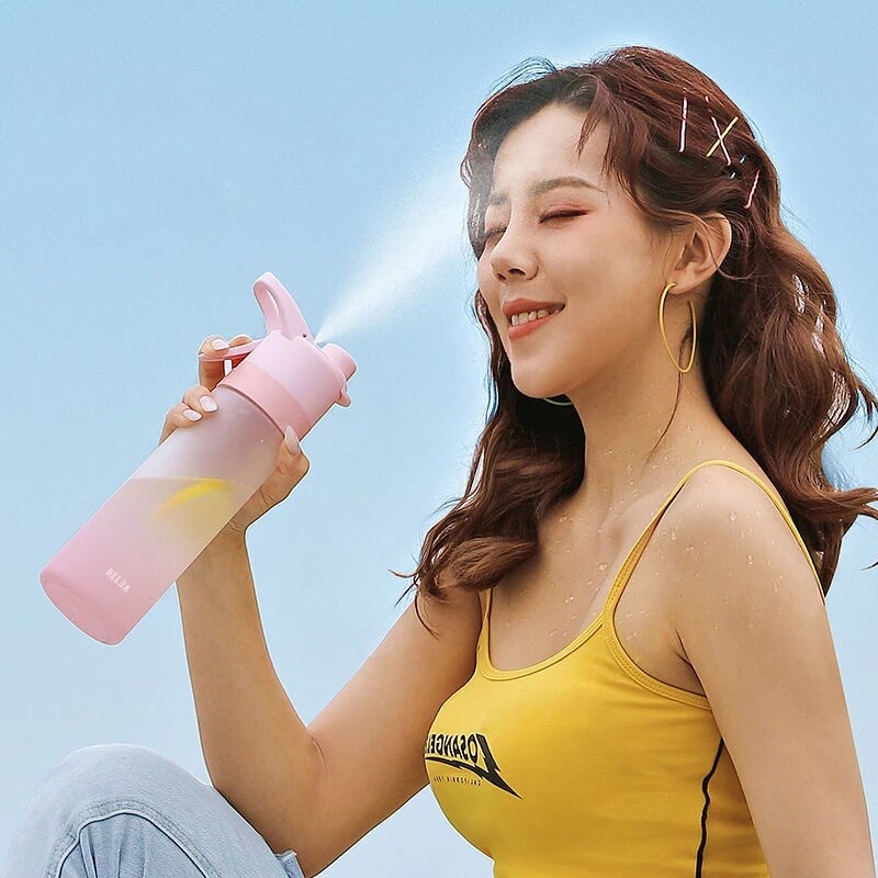 Stay Refreshed All Summer: Large Capacity Spray Water Bottle for Outdoor Fun & F gallery