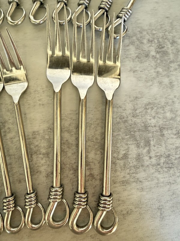 Gourmet Settings Twist Flatware 17pc Silverware gallery