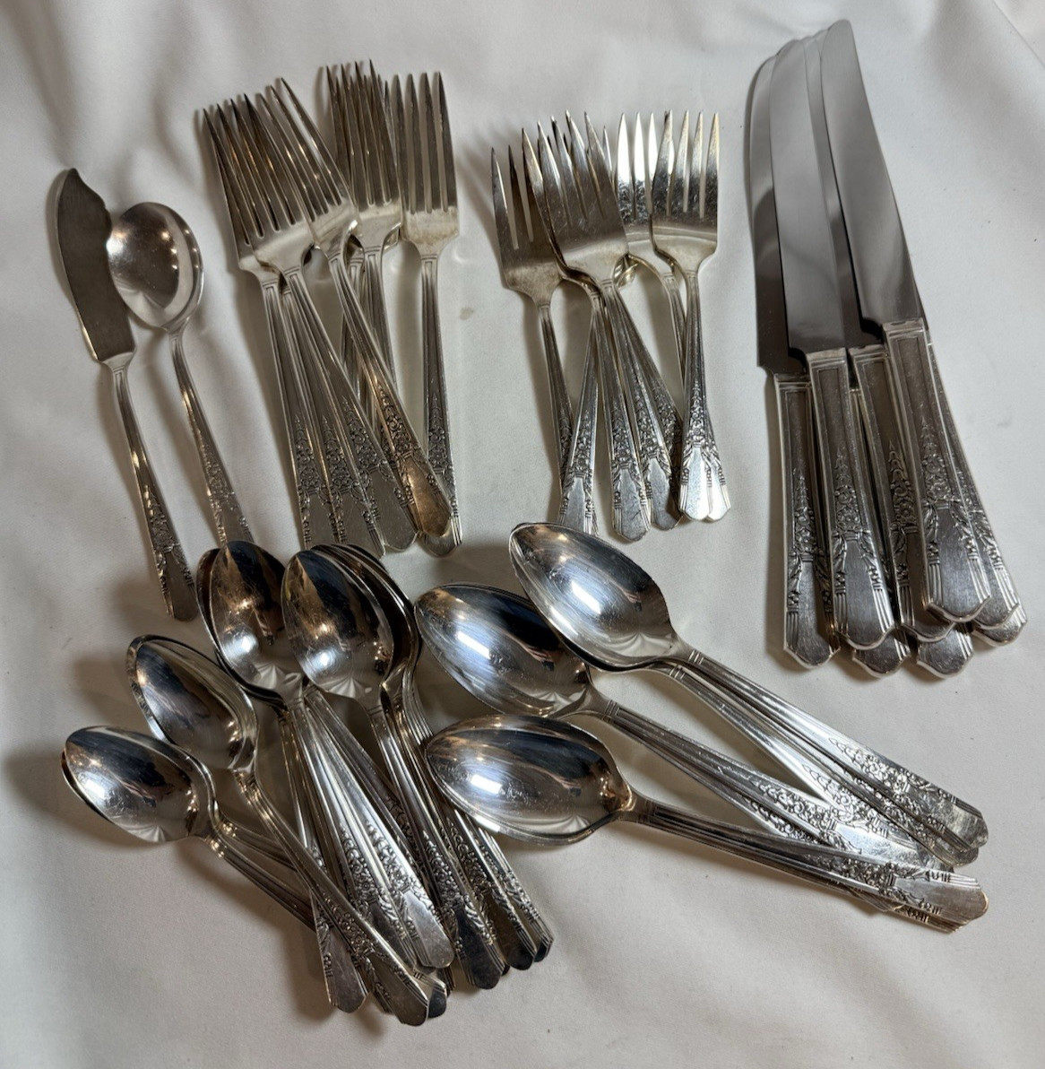 Simeon L & George H Rogers Co. Oneida LTD 50 Pieces Xtra Plate Jasmine Pattern gallery
