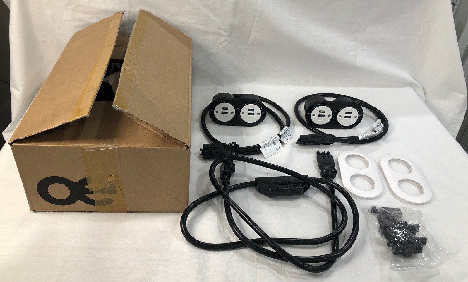 OE Electrics TUF-R PIP2 A+C Fast Charging 3x USB C, 1x USB A ports gallery