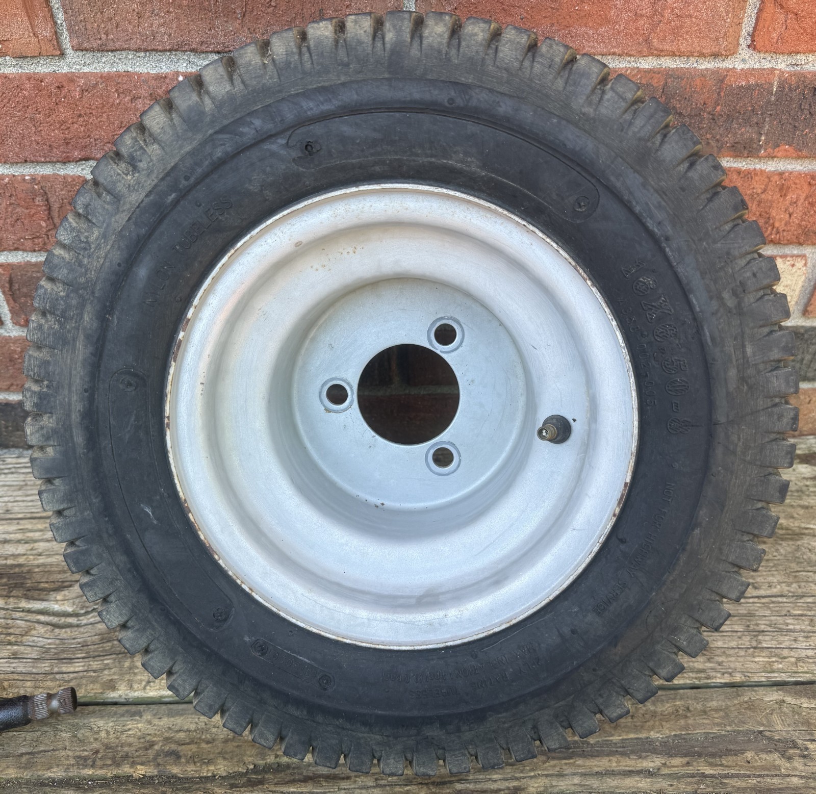 Snapper RE100 28" 7800918-00 Rear Wheel Tire 16 x 6.50 - 8 7106091YP TIRE LEAKS gallery
