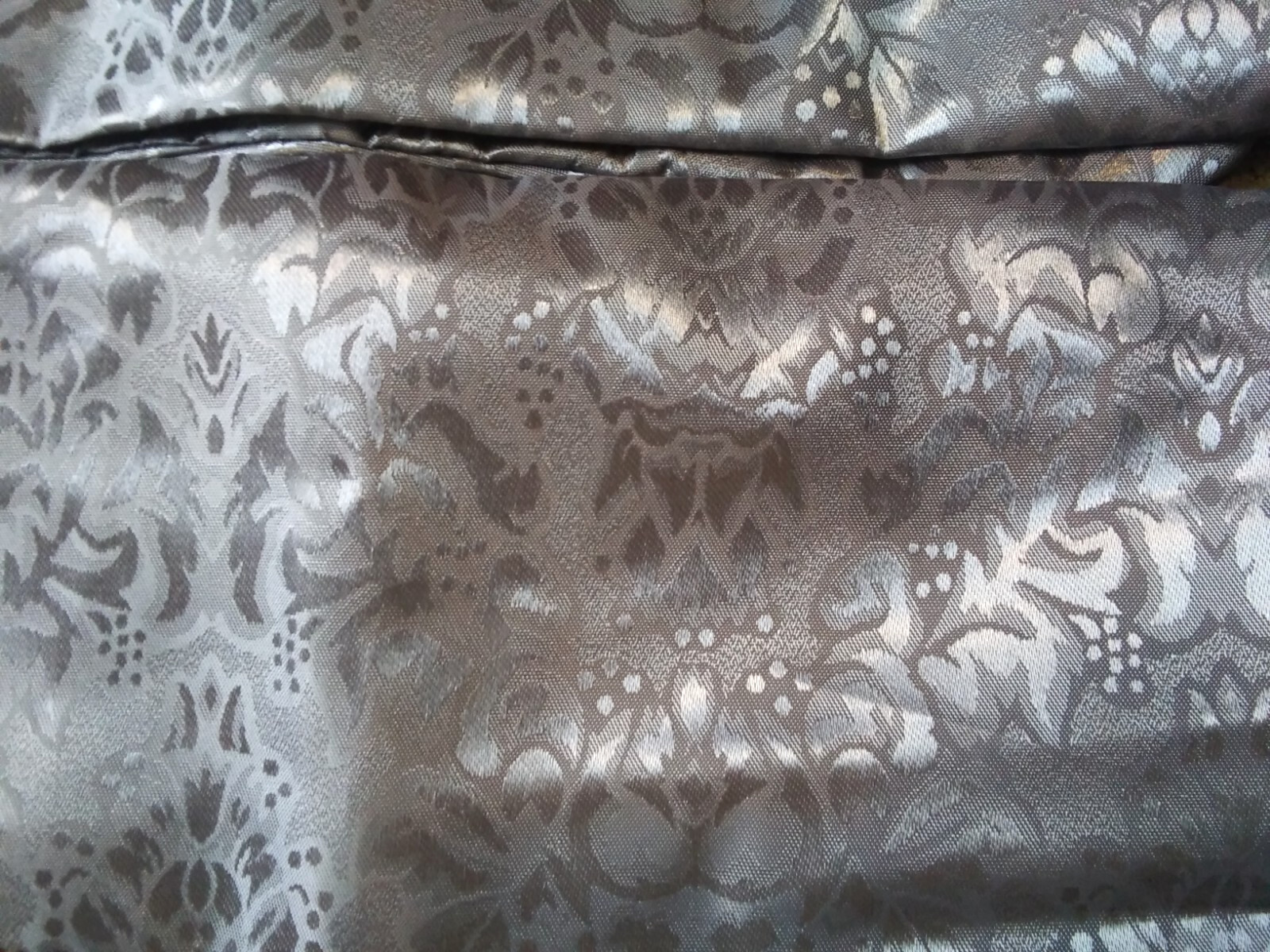 (2) HOME COLLECTIONS SILVER/GRAY FLORAL DAMASK ZIPPER THROW PILLOW COVERS 18X18 gallery