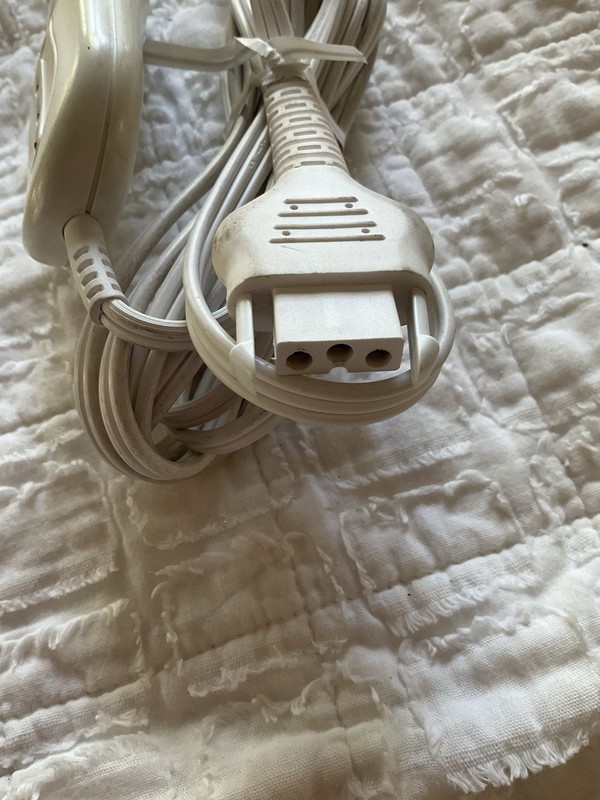 Ion Coz-e Remote Control Electric Blanket Pad Heat 3-Prong gallery