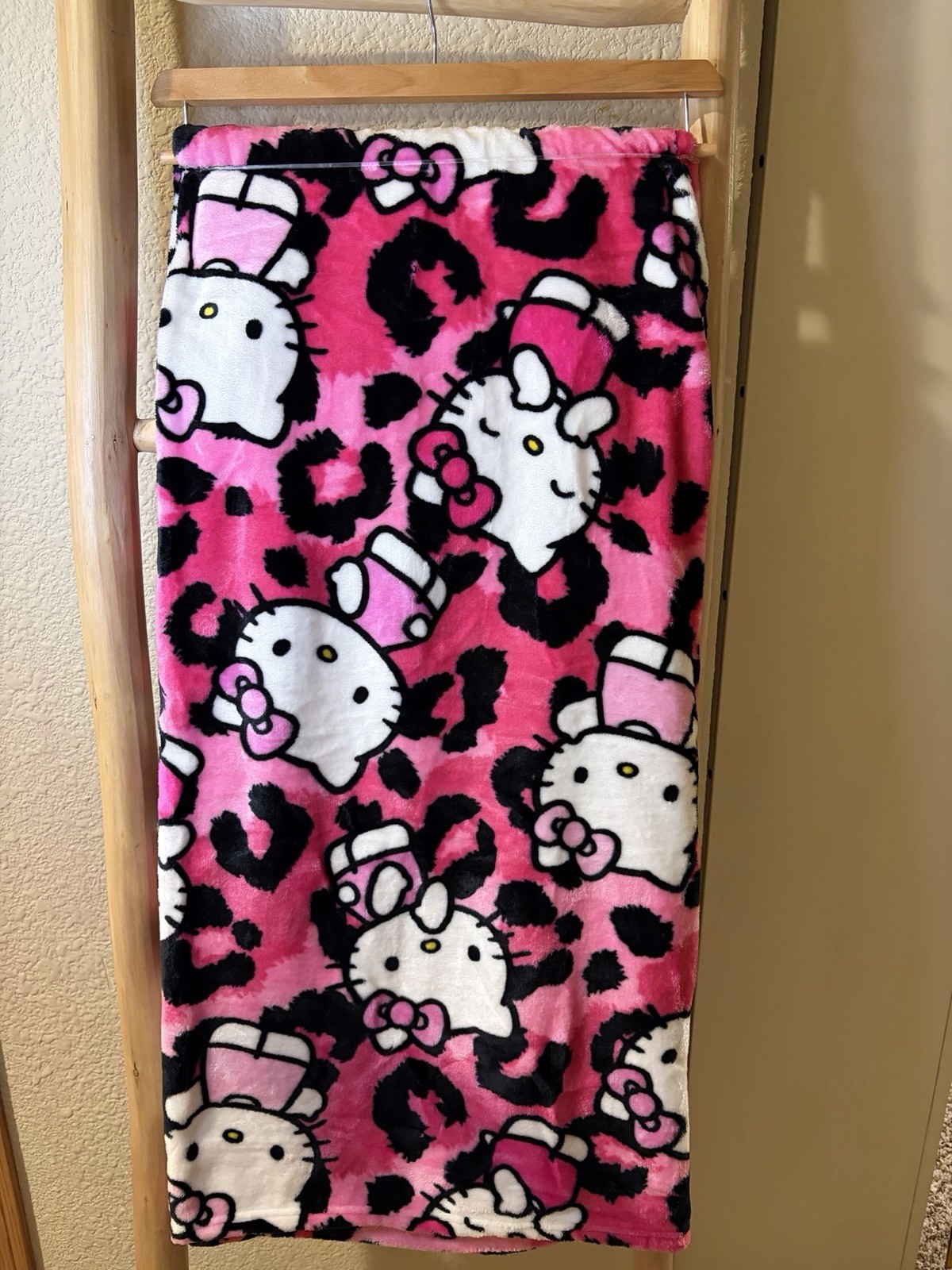 Viral Hello Kitty Leopard Prink Silk Touch Throw Blanket Hot Pink Sanrio 50x70 gallery