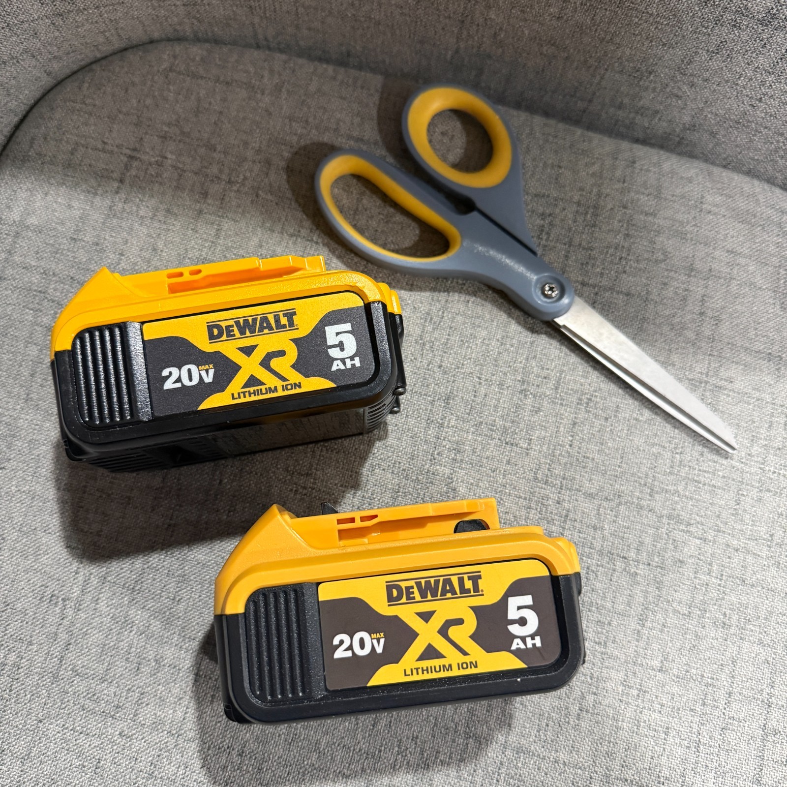Dewalt DCB205 20 V Compact Power Tool Battery * Pack of 2 gallery