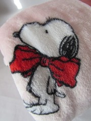 Peanuts Snoopy Red Holiday Bows Plush Throw Blanket 60″ X 70″ Blush Pink