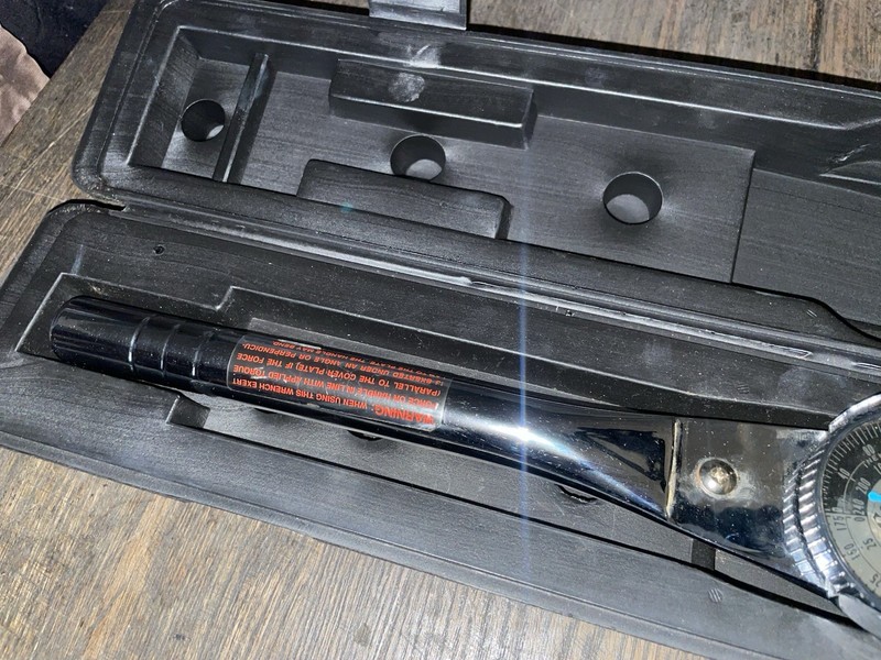 SK Tools 75175 Dial Type Torque Wrench Range 0-175 Ft.lb. Great Condition gallery