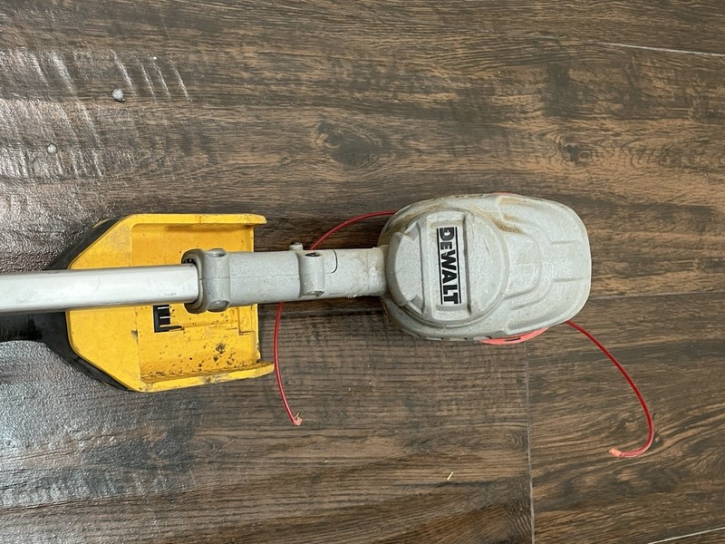 DeWalt 14" 20V Brushless Folding String Trimmer DCST922B (Parts/Repair Only) gallery