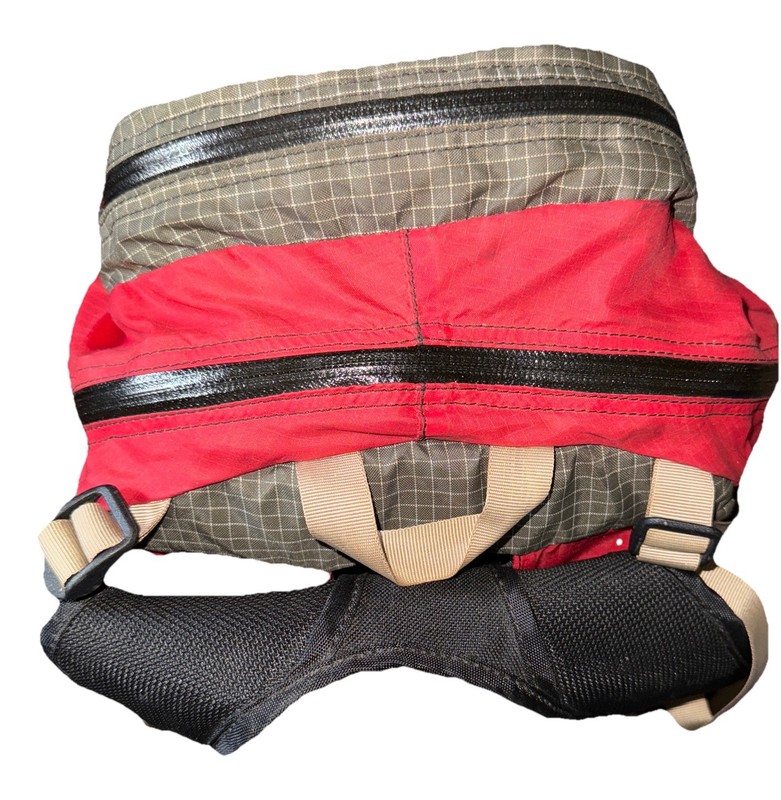 Ultimate Direction SpeeDemon 2300 Tactical Daypack Hiking Backpack 38L Red Gray 4