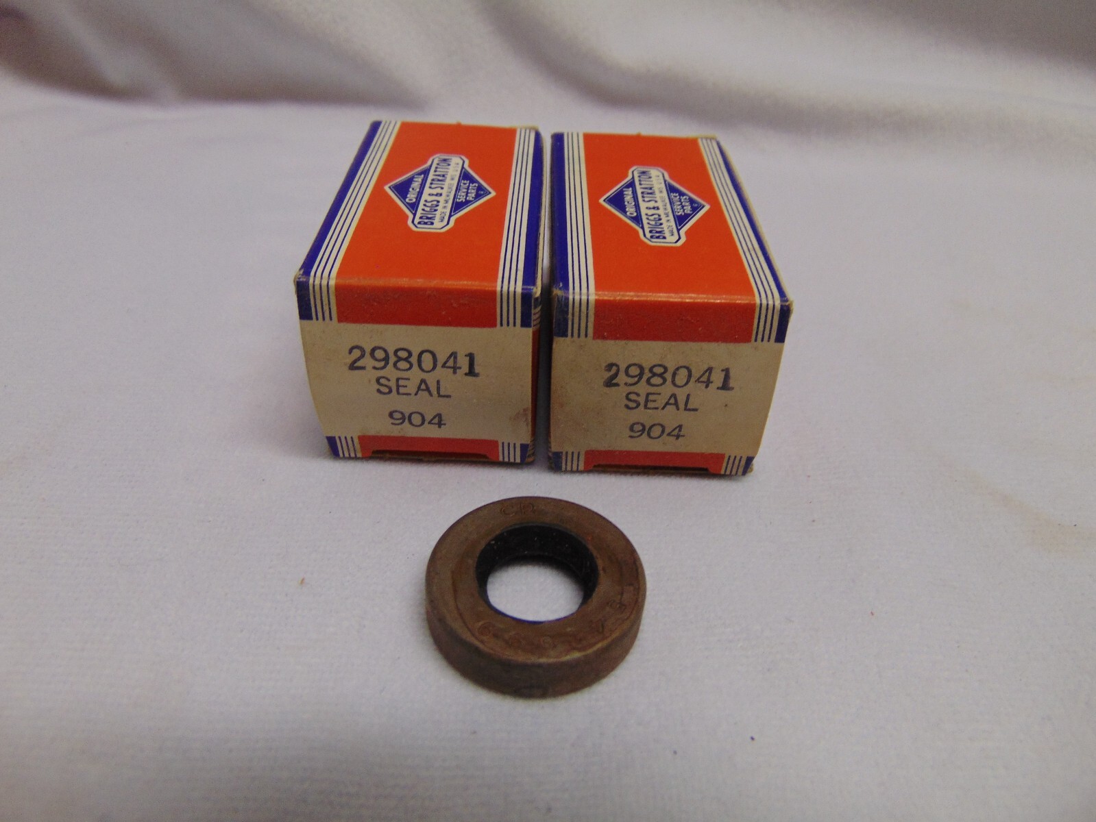 (2) unused NIB Briggs & Stratton seals #298041 904 USA gallery