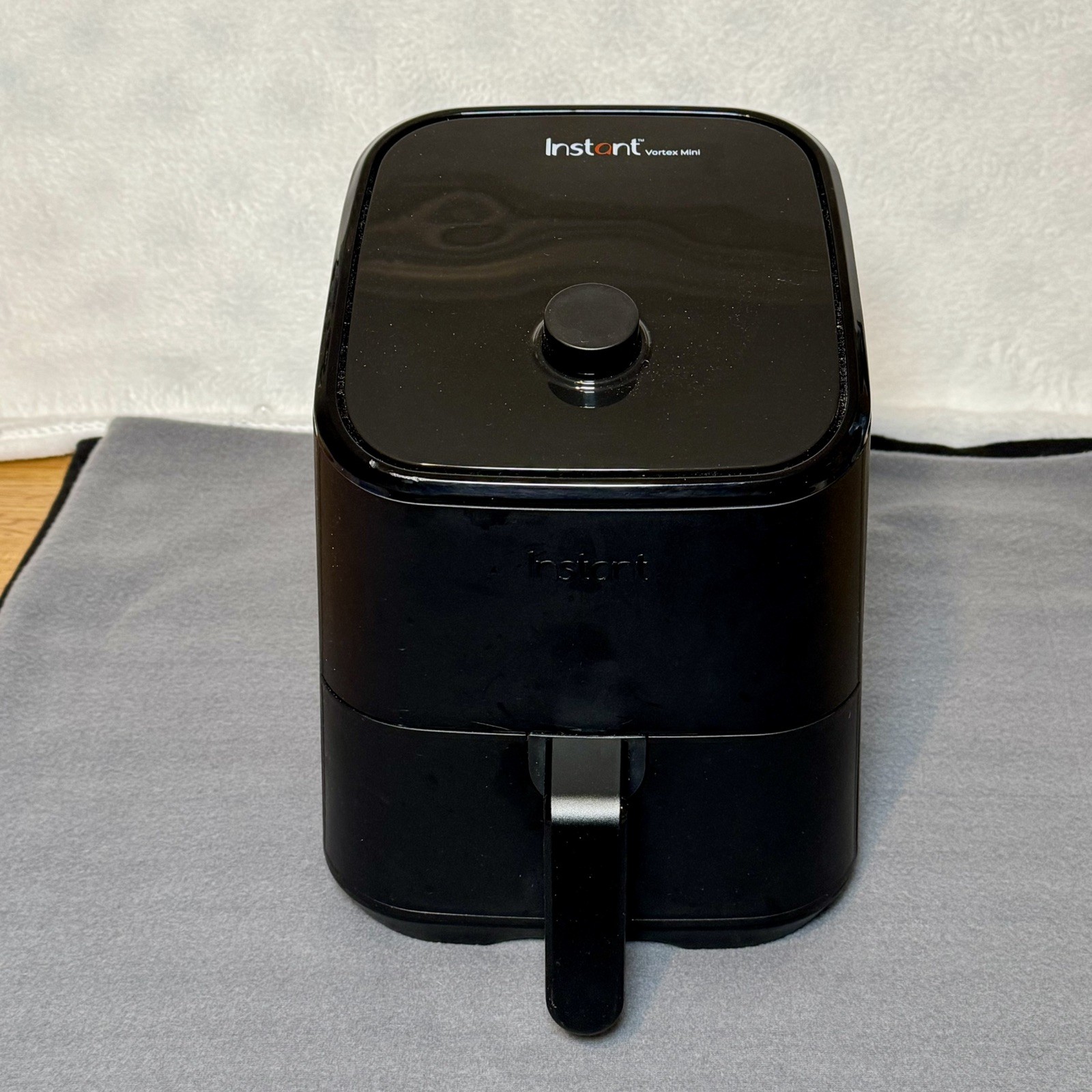 Instant Vortex 2QT Mini Air Fryer: For Quick & Easy Meals, 1300w, Black gallery