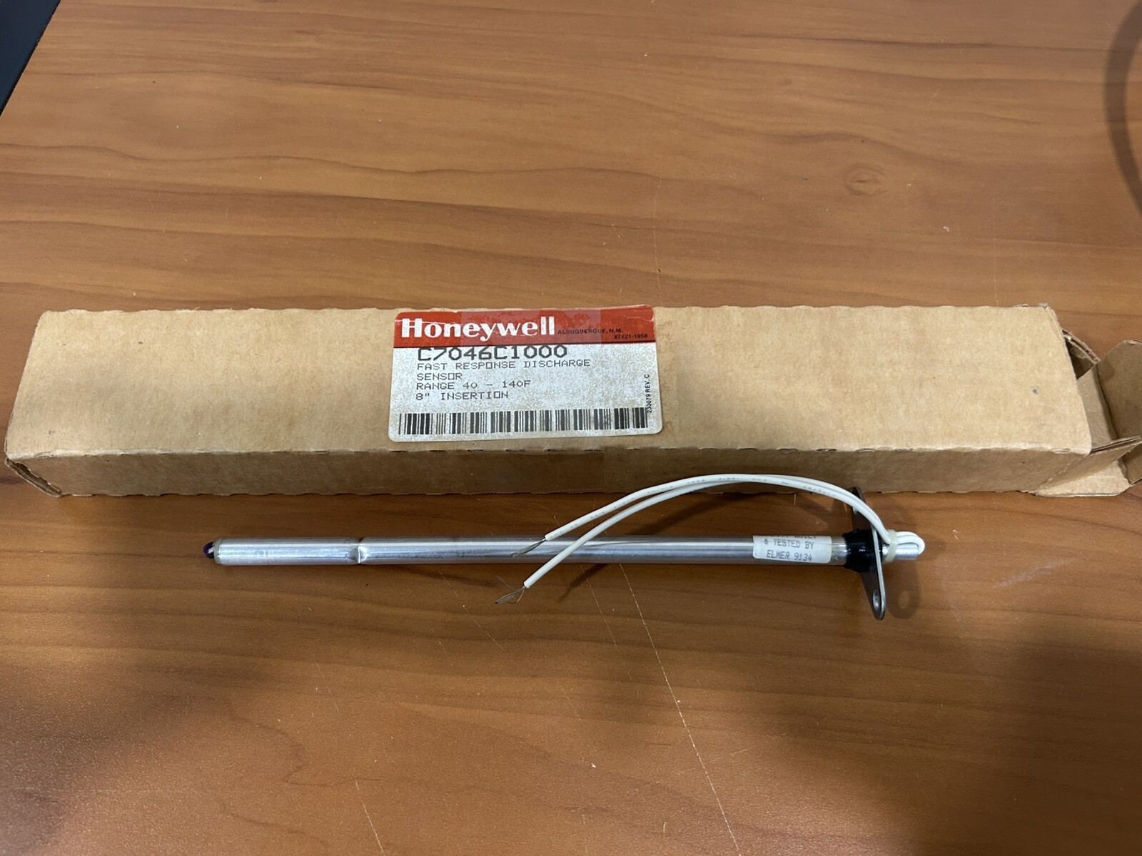 NEW- Honeywell C7046C1000 Fast Response Discharge Sensor 8” Insertion 40-140F gallery