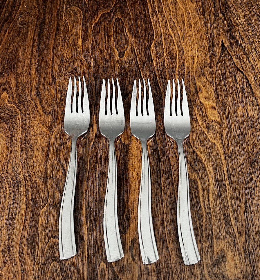 Oneida Griffith 4 Dinner Forks Wavy Handle Stainless 7 7/8" gallery