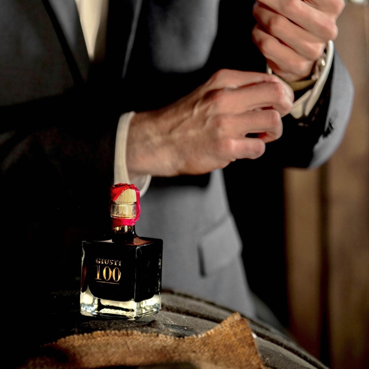 Giuseppe Giusti: Balsamic Vinegar Modena Luxury Reserve 100 years (100 ml) gallery