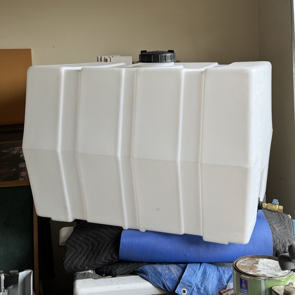 RomoTech 100 gal Rectangular White Plastic UV-Resistant Water Tank w/ Lid