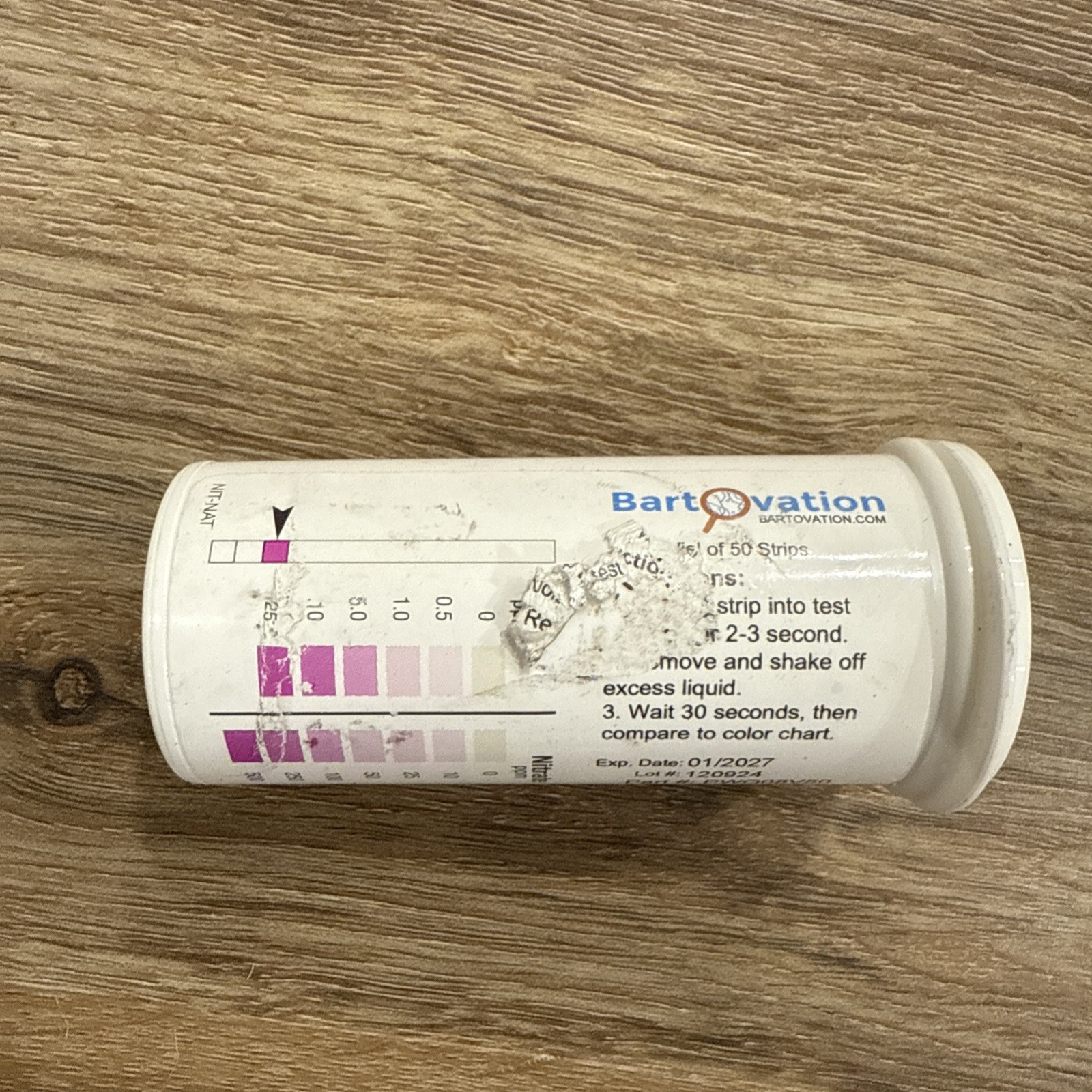 Nitrite 0-25 ppm, Nitrate 0-500 ppm Two Pad Test Strip [Vial of 50 Strips] gallery