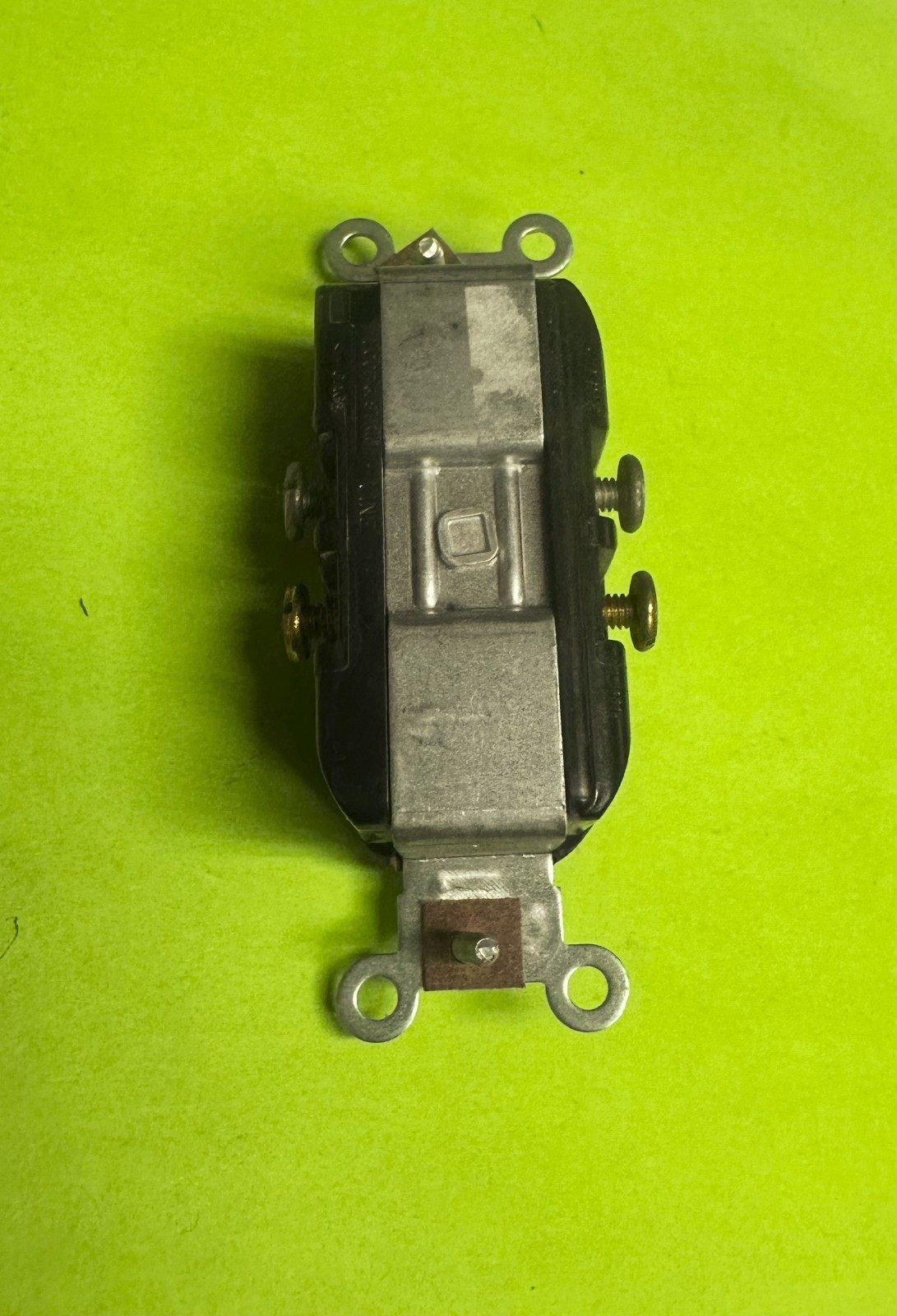Leviton 5226 COMBINATION SP Toggle Switch & PILOT LIGHT 15A 125V BROWN gallery