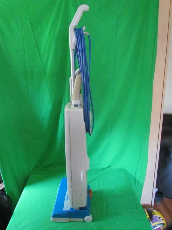Windsor Versamatic Plus VSP-14 Commercial Upright Vacuum Cleaner Please Read gallery