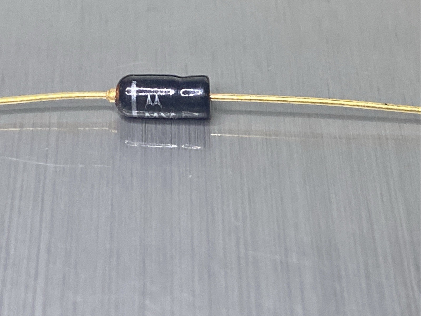 MV1401 Gold Varactor Variable Capacitance Diode 550pF 12V Silicon Hyperabrupt gallery